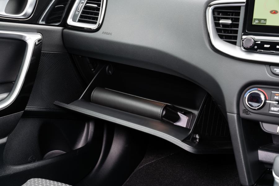 Детали интерьера Kia XCeed PHEV 2020 года  (UK) (фото 24 из 40)